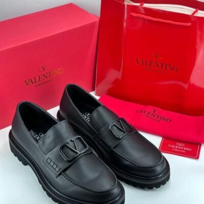 حذاء رجالي رسمي من Valentino