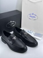 حذاء رجالي رسمي من PRADA