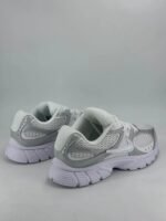 حذاء نايكي V5 Runner رمادي
