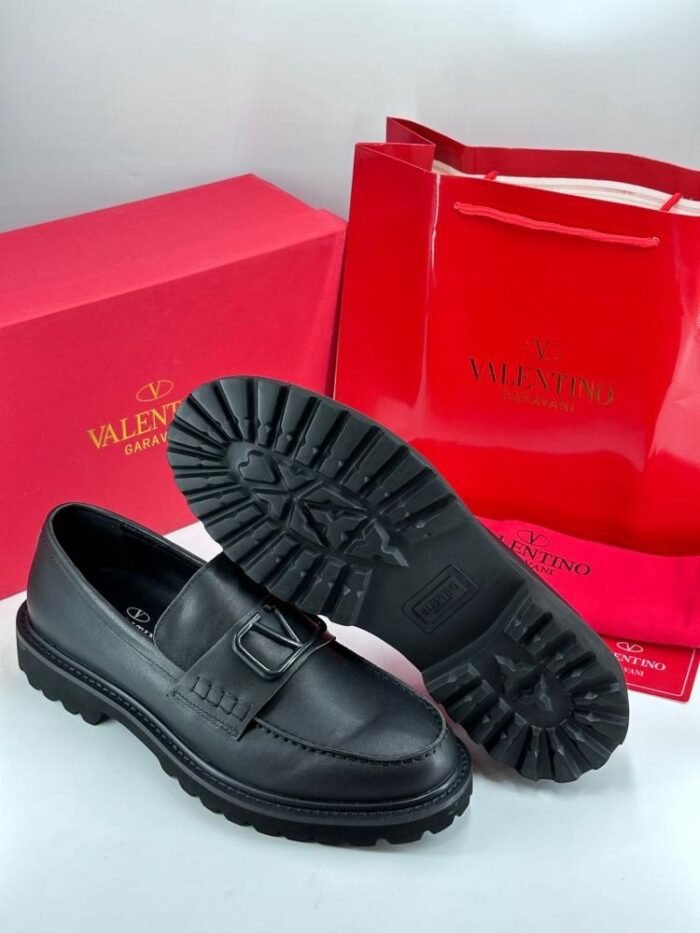 حذاء رجالي رسمي من Valentino