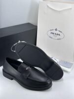 حذاء رجالي رسمي من PRADA