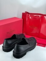 حذاء رجالي رسمي من Valentino