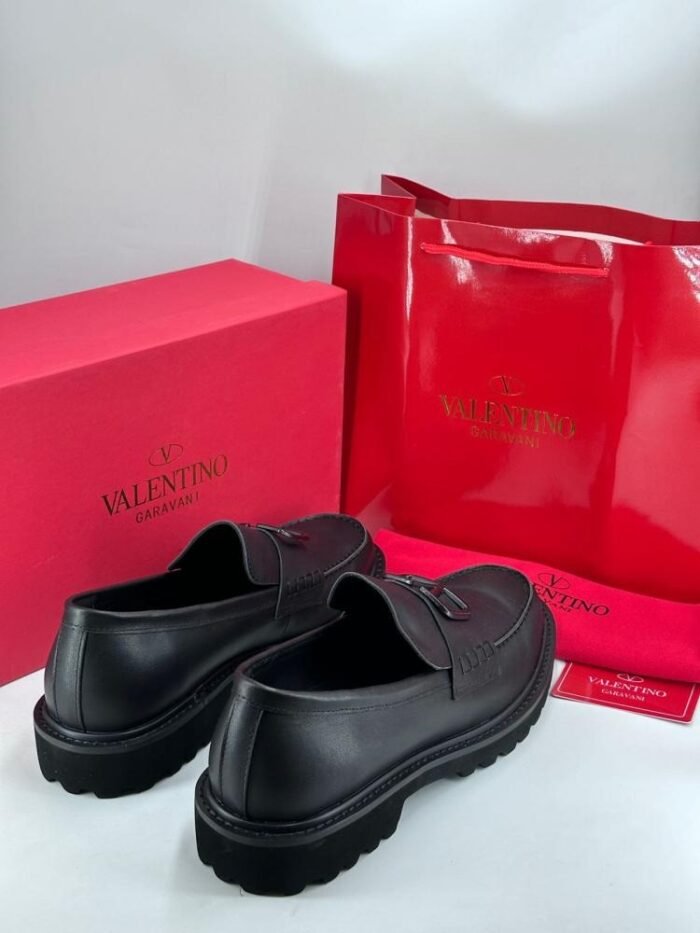 حذاء رجالي رسمي من Valentino