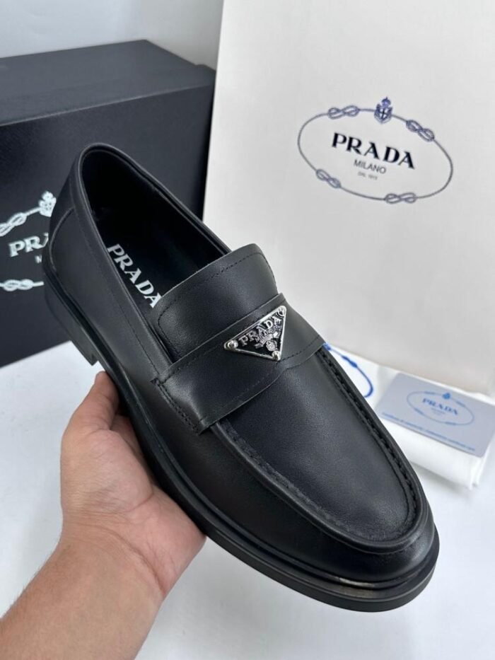 حذاء رجالي رسمي من PRADA