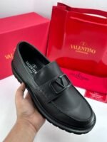حذاء رجالي رسمي من Valentino