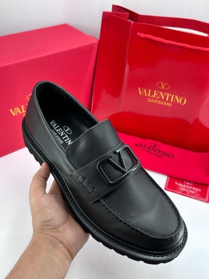 حذاء رجالي رسمي من Valentino