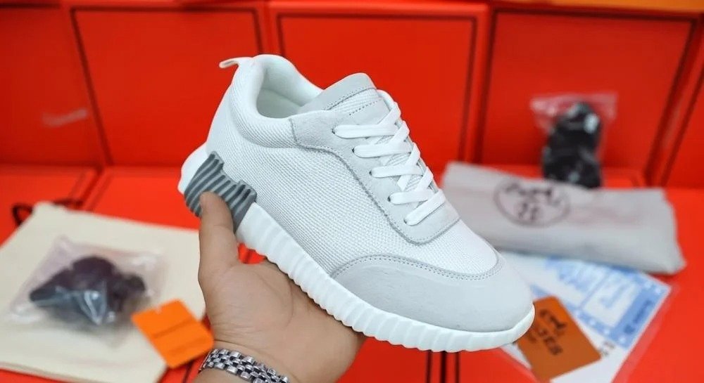 حذاء رياضي هيرمس باونسينغ - أبيض رمادي حذاء رياضي هيرمس باونسينغ - أبيض رمادي