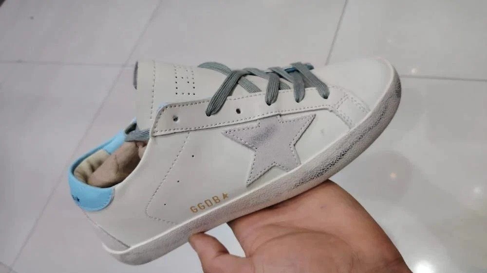 حذاء جولدن جوز ابيض و ازرق حذاء جولدن جوز ابيض و ازرق