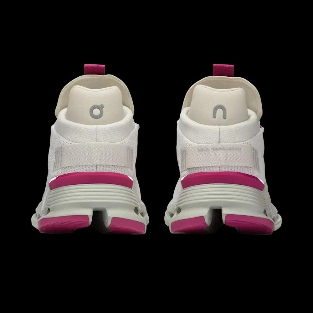 كوتشي كلودنوفا - أناقة القرنفل الأبيض الطبيعي كوتشي كلودنوفا - أناقة القرنفل الأبيض الطبيعي